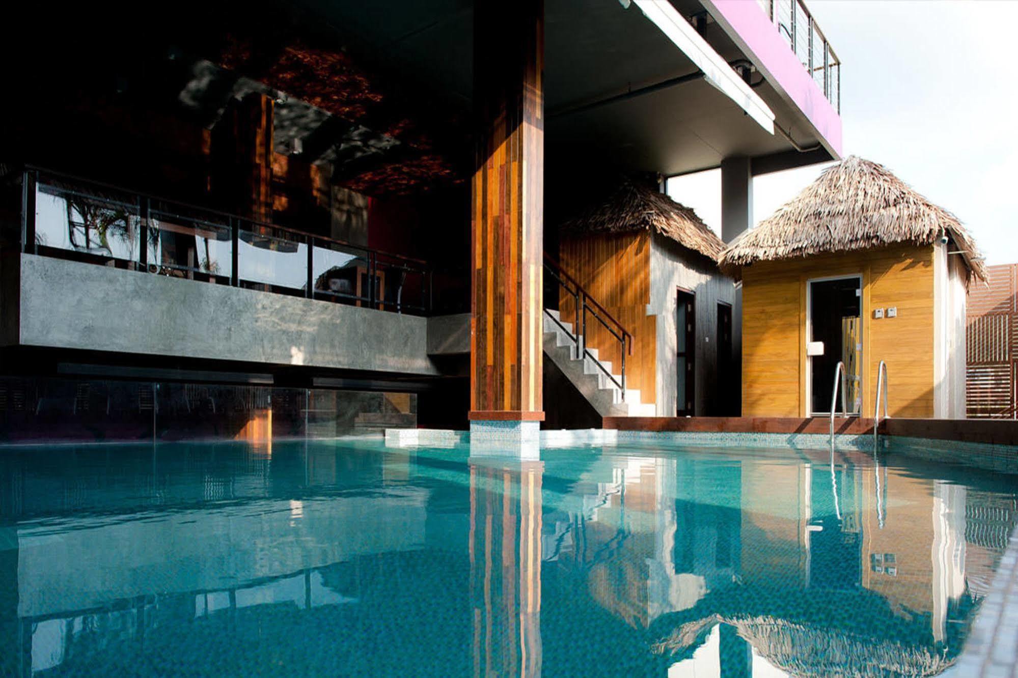 De Coze Hotel Patong Exterior foto